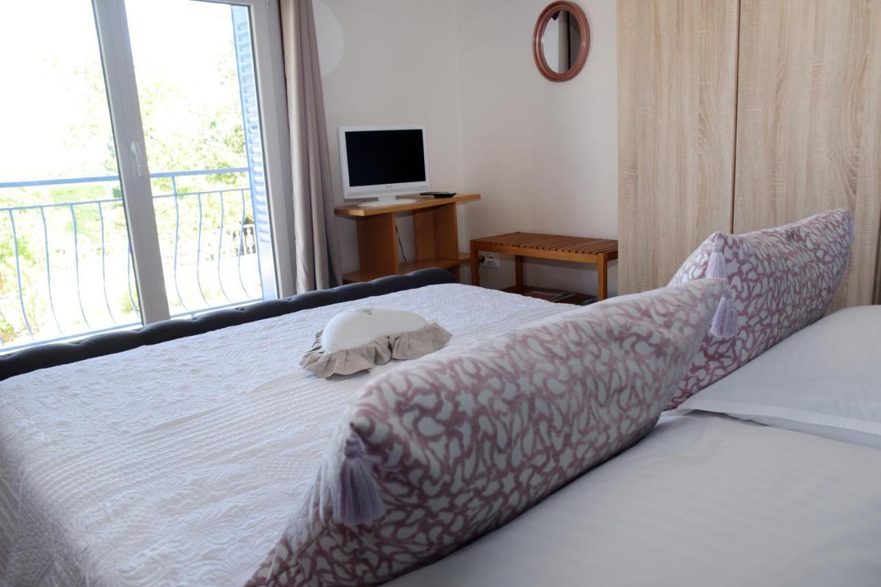 Bed and Breakfast Les Bessonnes Saint-Georges-Haute-Ville Exterior foto